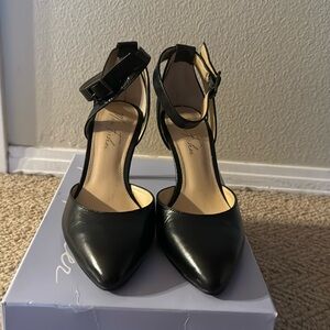 Strappy pointed toe pump